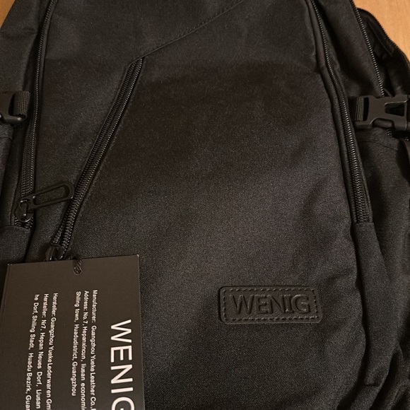 New black backpack with charging capacity - Picture 2 of 7